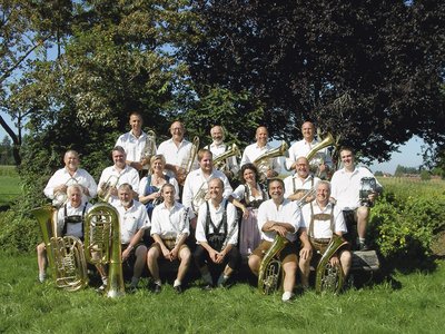 Seebühne - Fröhlicher Feierabend am Obersee mit den “Waltershofer Widdumsmusikanten”